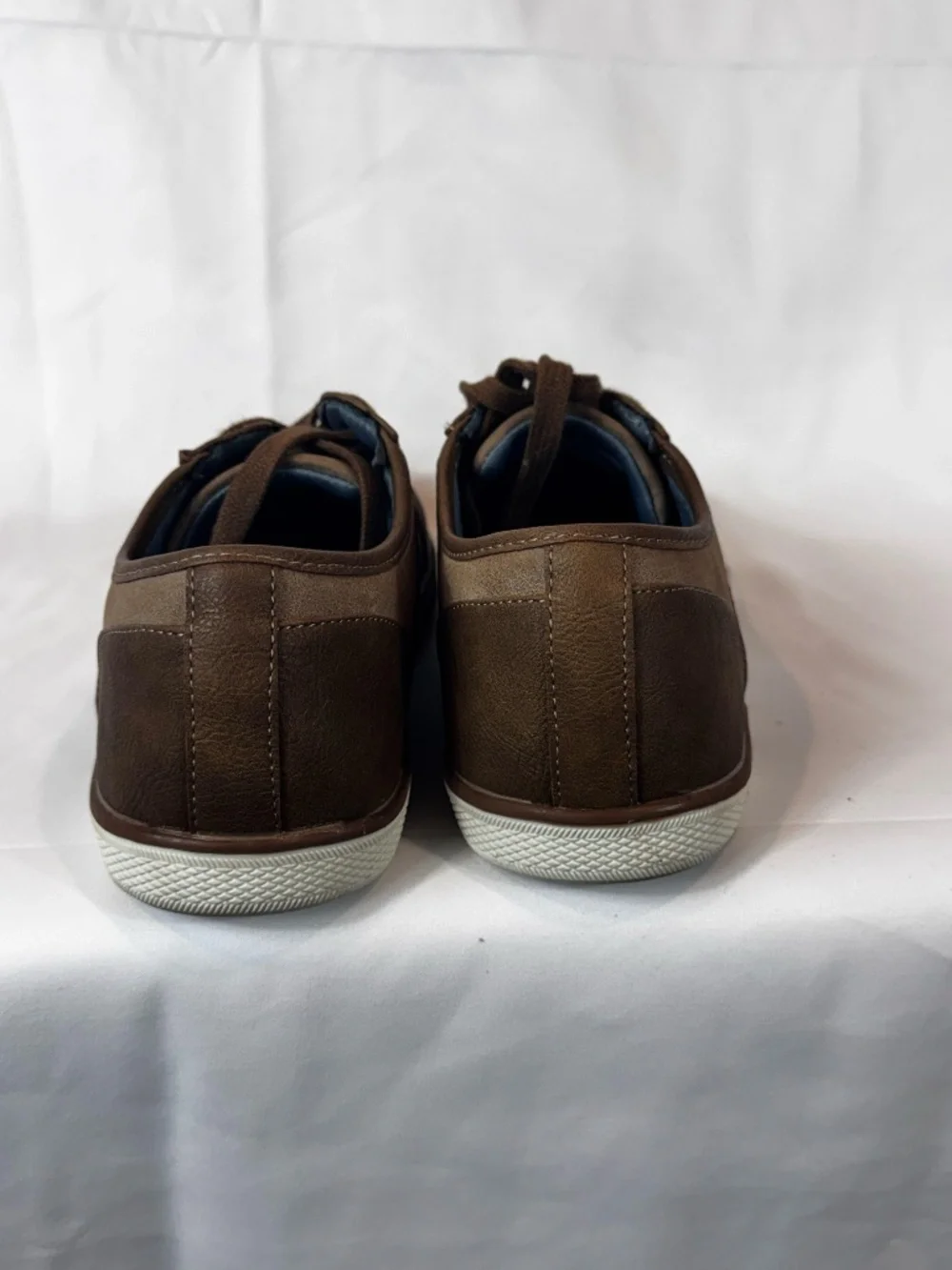 Kenneth Cole Boys Youth Low Sneakers Sz 4 Tan Brown Blue Stripe Dress Casual